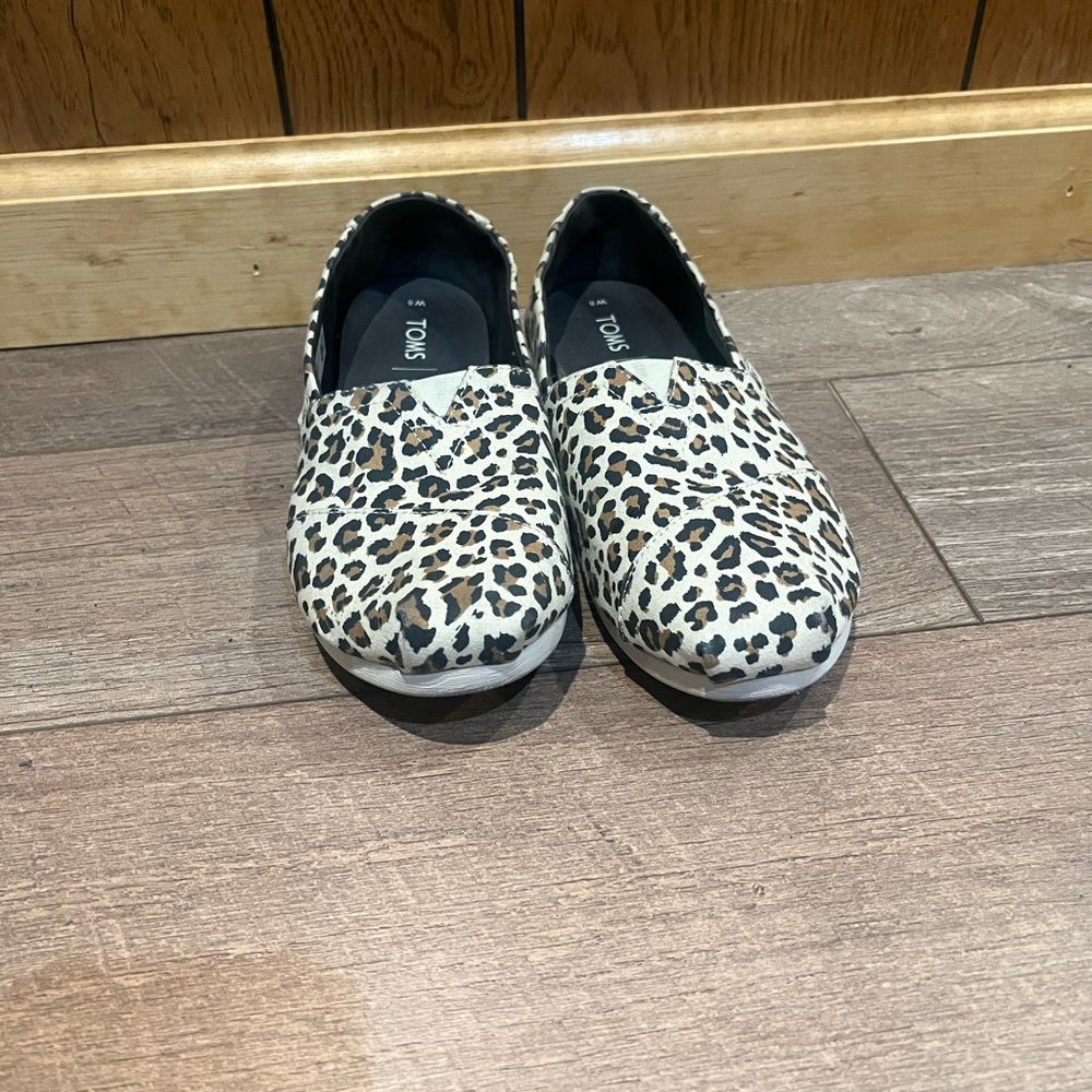 TOMS Women’s Leopard Print Shoes